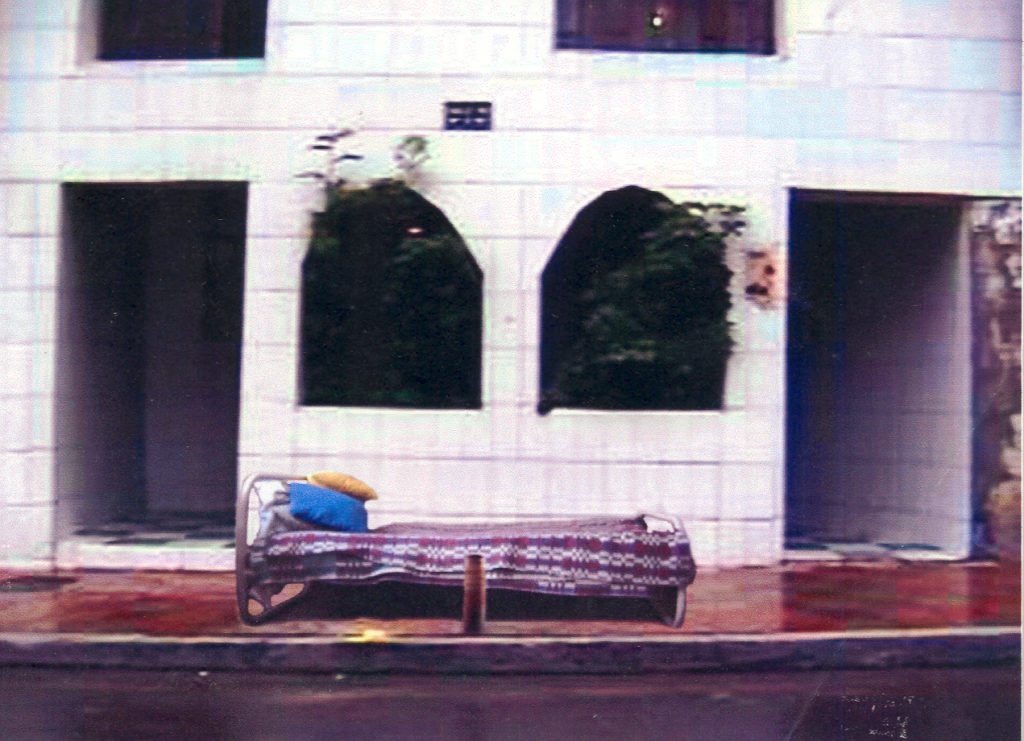 Casa Ciudad - Objetos Comunes. (2002). Fotografía Digital.